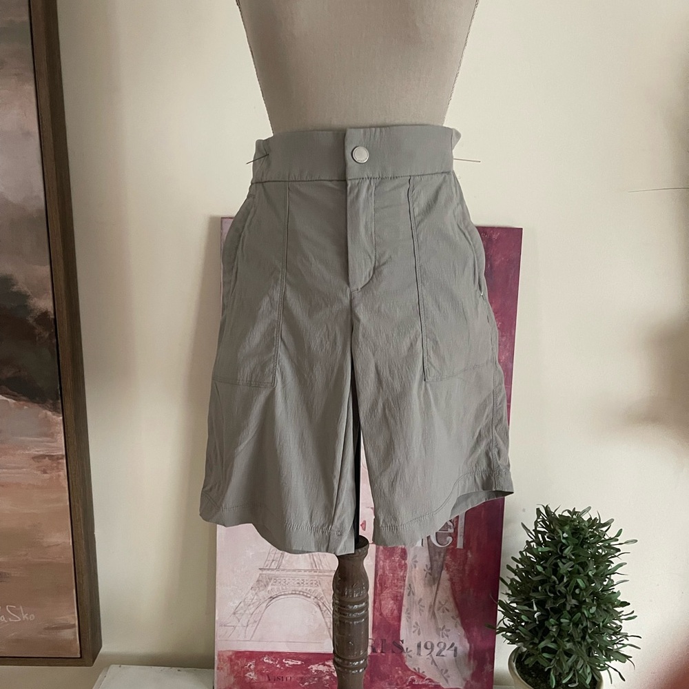 Athleta Taupe Stretch Walking Short